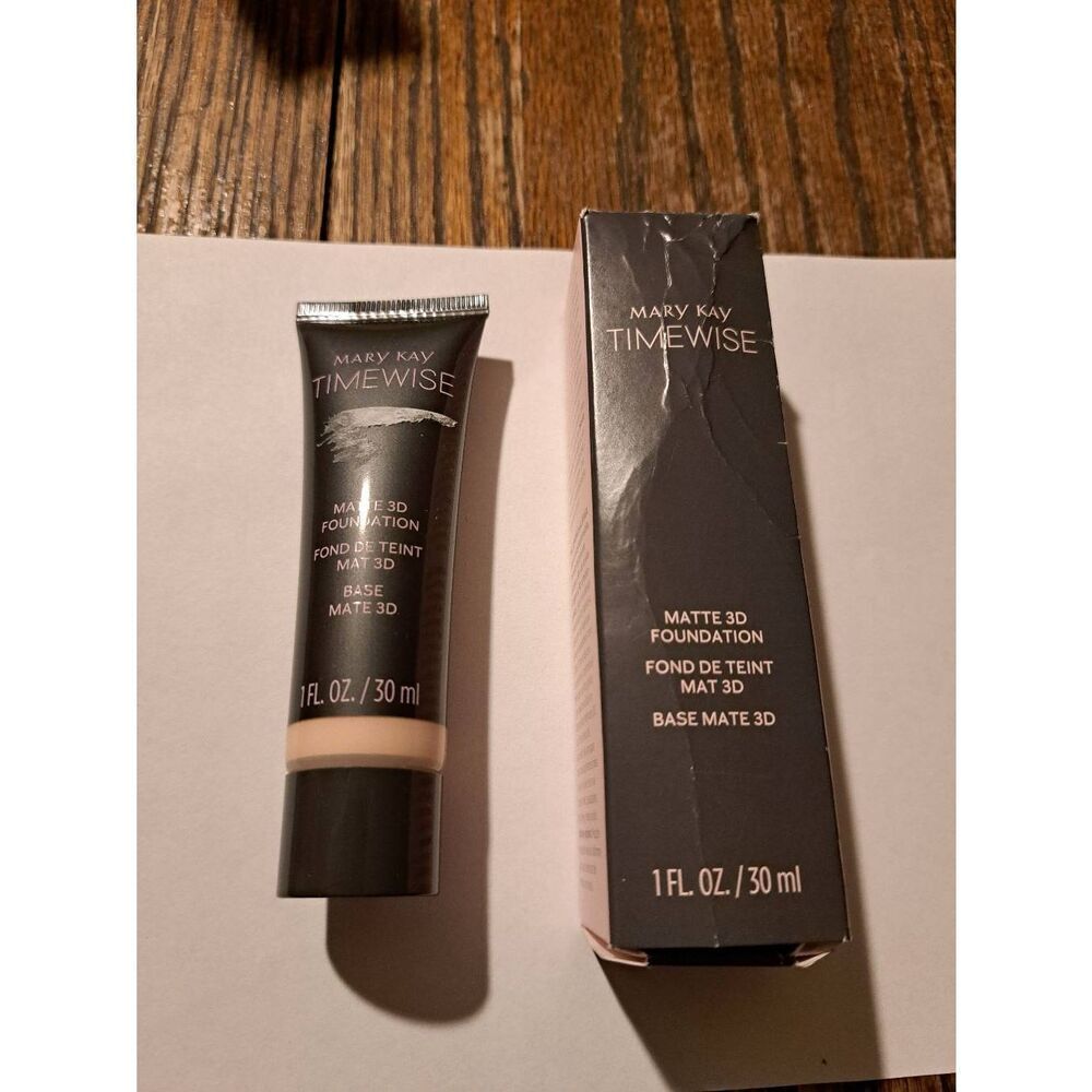 Mary Kay TimeWise Matte 3D Foundation Ivory C10 New in Box